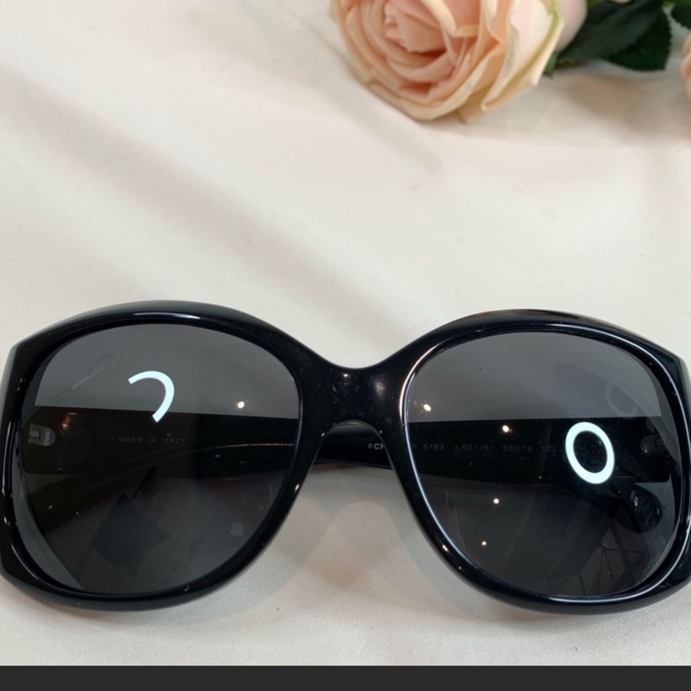 Chanel Vintage Chic Black Designer Sunglasses - Picture 4 of 4